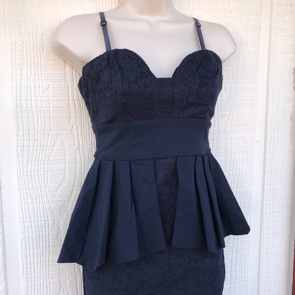 🌟LF Paper Hearts Navy Lace Peplum Dress NWT - Picture 4 of 6